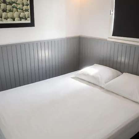 Maison Confortable A Saint-cyprien Avec Piscine Partagee